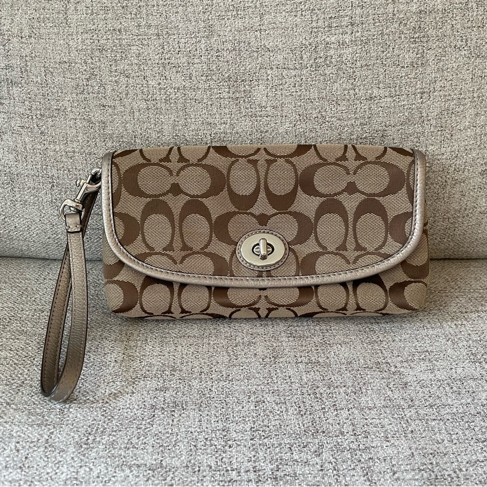 NWOT NEW Coach Wristlet Wallet Cloth Fabric